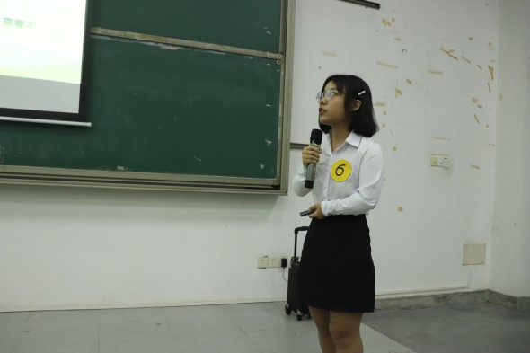 选手进行发言.jpg