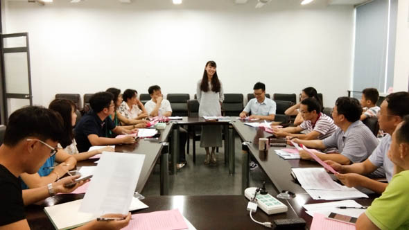 班主任老师做自我介绍.jpg