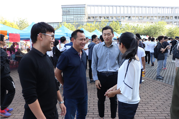 领导与企业沟通.jpg