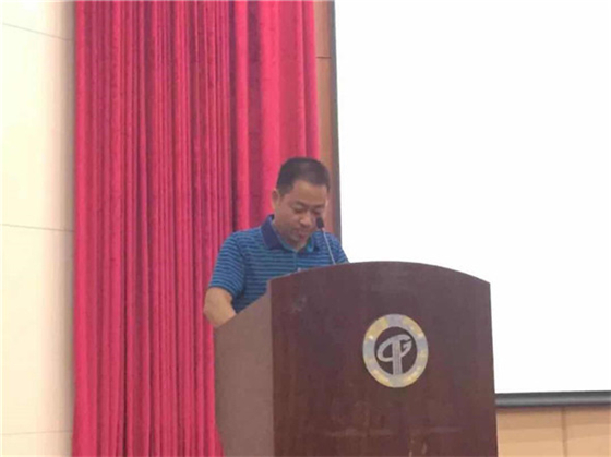新生家长代表发言.jpg