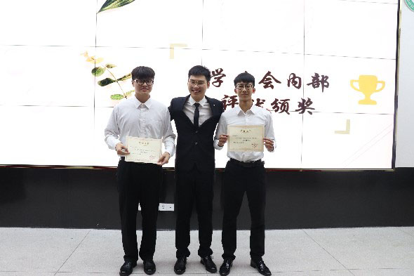 优秀部长颁奖.JPG