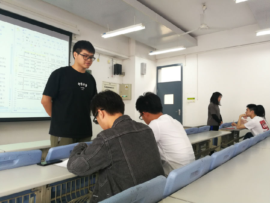 党员与入党申请人谈话.jpg