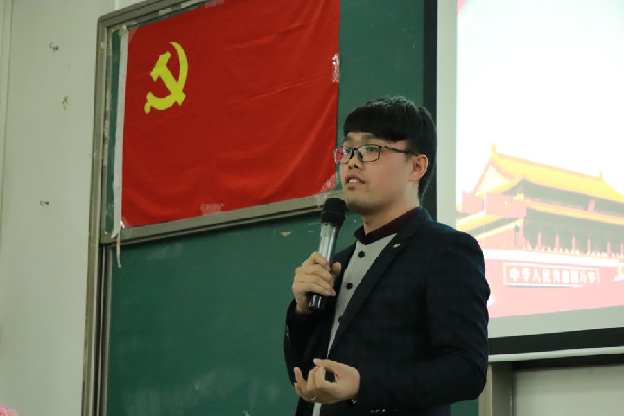 员工支部书记周如川点评.jpg