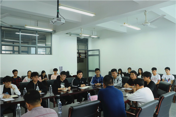 员工代表轮流发言.jpg