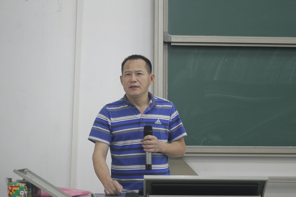 【新闻照】黄辉博士主持大会】【许东阳】【2017.6.1】.jpg